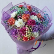 Букет из диантуса и гипсофилы