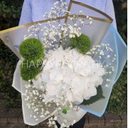 Белая гортензия с гвоздикой 