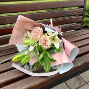 Букет из роз и лилий